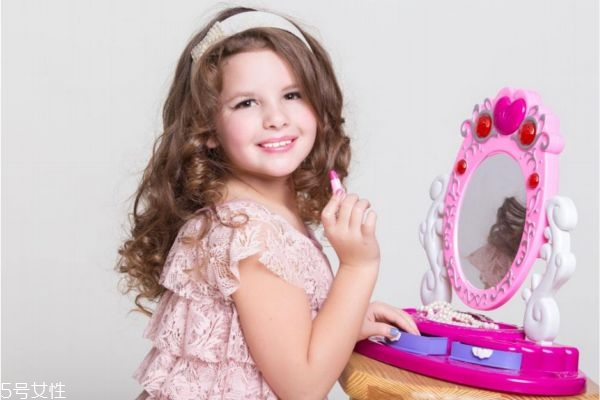 小孩怎么化妝好看 這樣化妝好看又簡(jiǎn)單 小孩怎么化妝好看 這樣化妝好看又簡(jiǎn)單
