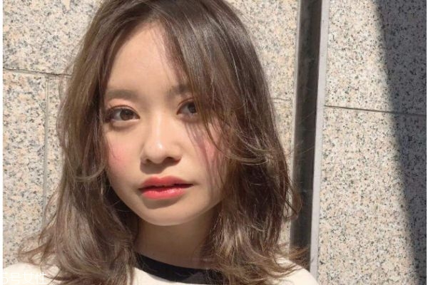 2019最流行的網(wǎng)紅劉海 2019最新流行發(fā)型女 2019最流行的網(wǎng)紅劉海 2019最新流行發(fā)型女