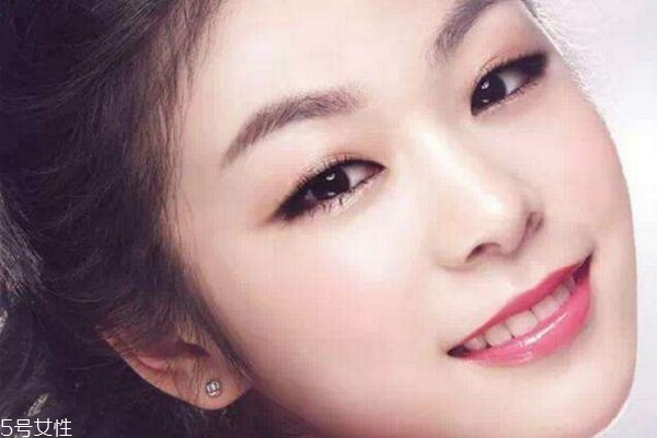 單眼皮怎么化彩妝 單眼皮化妝技巧 單眼皮怎么化彩妝 單眼皮化妝技巧