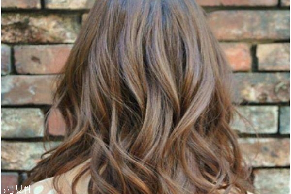 什么燙發(fā)好打理 燙發(fā)的注意事項(xiàng) 什么燙發(fā)好打理 燙發(fā)的注意事項(xiàng)