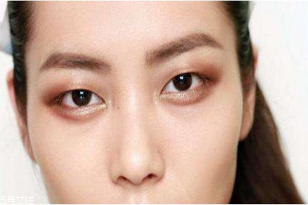 單眼皮怎么化彩妝 單眼皮化妝技巧 單眼皮怎么化彩妝 單眼皮化妝技巧