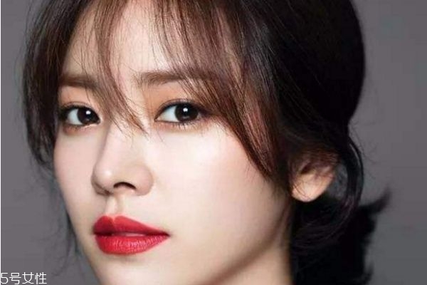 秋冬約會(huì)必備韓式妝容 韓系酒紅色妝容的畫(huà)法 秋冬約會(huì)必備韓式妝容 韓系酒紅色妝容的畫(huà)法