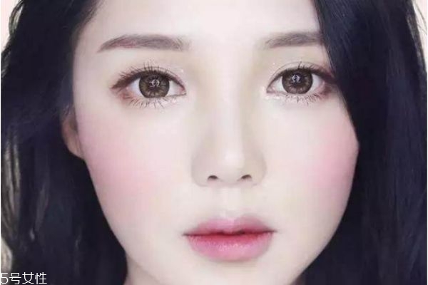 秋冬約會(huì)必備韓式妝容 韓系酒紅色妝容的畫(huà)法 秋冬約會(huì)必備韓式妝容 韓系酒紅色妝容的畫(huà)法