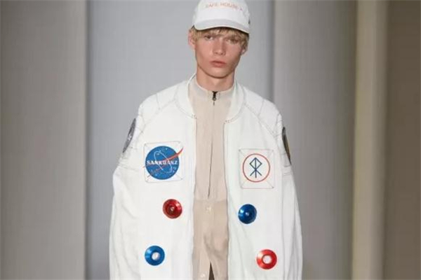 上官喆是怎么火的 國(guó)潮設(shè)計(jì)師的代表 上官喆是怎么火的 國(guó)潮設(shè)計(jì)師的代表