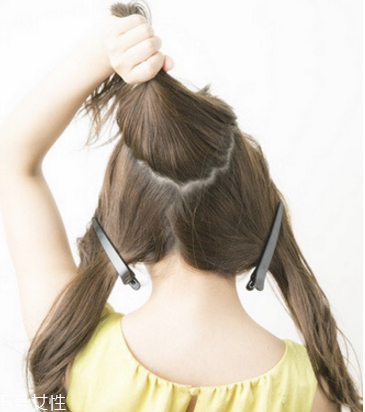 長(zhǎng)卷發(fā)怎么編發(fā)好看 長(zhǎng)卷發(fā)扎發(fā)教程 長(zhǎng)卷發(fā)怎么編發(fā)好看 長(zhǎng)卷發(fā)扎發(fā)教程