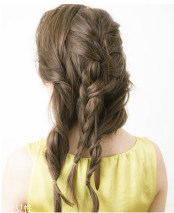 長(zhǎng)卷發(fā)怎么編發(fā)好看 長(zhǎng)卷發(fā)扎發(fā)教程 長(zhǎng)卷發(fā)怎么編發(fā)好看 長(zhǎng)卷發(fā)扎發(fā)教程
