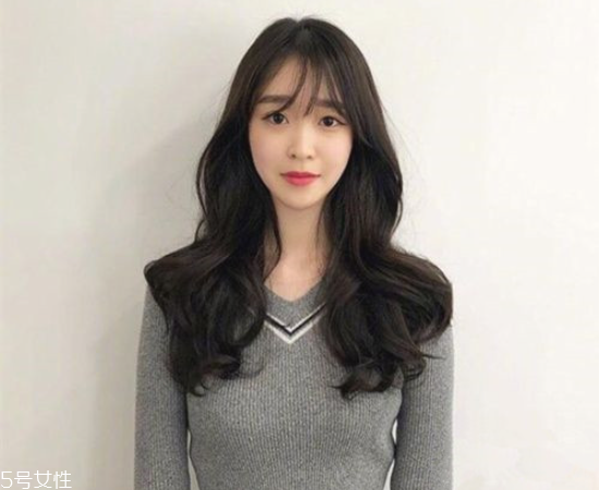 長卷發(fā)發(fā)型有哪些 2019年長發(fā)卷發(fā)發(fā)型 長卷發(fā)發(fā)型有哪些 2019年長發(fā)卷發(fā)發(fā)型