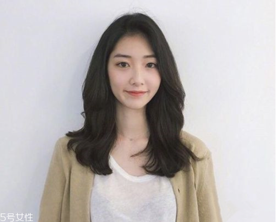 長卷發(fā)發(fā)型有哪些 2019年長發(fā)卷發(fā)發(fā)型 長卷發(fā)發(fā)型有哪些 2019年長發(fā)卷發(fā)發(fā)型