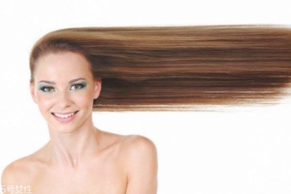 拉直頭發(fā)對(duì)身體的危害 拉直和柔順的區(qū)別 拉直頭發(fā)對(duì)身體的危害 拉直和柔順的區(qū)別