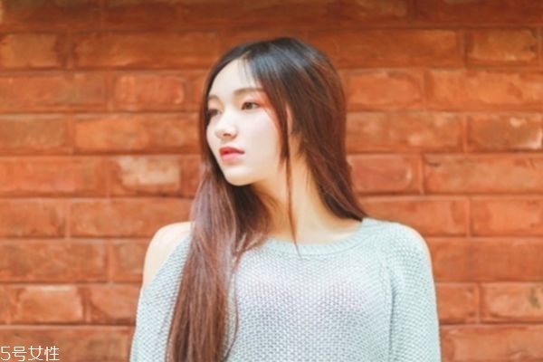 拉頭發(fā)前要不要洗頭發(fā) 拉直頭發(fā)相關(guān)注意事項(xiàng) 拉頭發(fā)前要不要洗頭發(fā) 拉直頭發(fā)相關(guān)注意事項(xiàng)