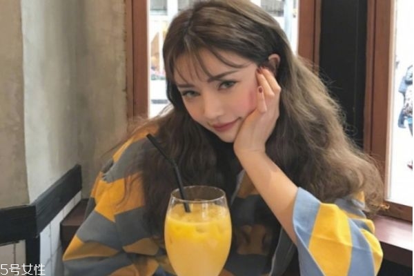 長卷發(fā)發(fā)型有哪些 2019年長發(fā)卷發(fā)發(fā)型 長卷發(fā)發(fā)型有哪些 2019年長發(fā)卷發(fā)發(fā)型