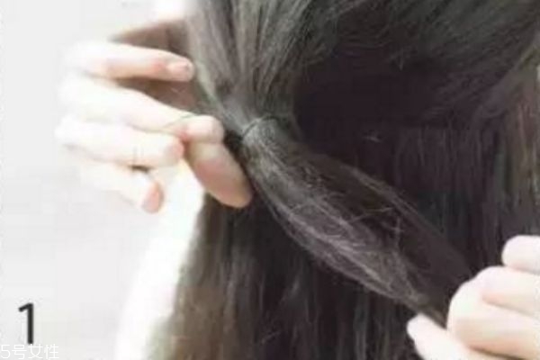 長(zhǎng)卷發(fā)怎么編發(fā)好看 長(zhǎng)卷發(fā)扎發(fā)教程 長(zhǎng)卷發(fā)怎么編發(fā)好看 長(zhǎng)卷發(fā)扎發(fā)教程