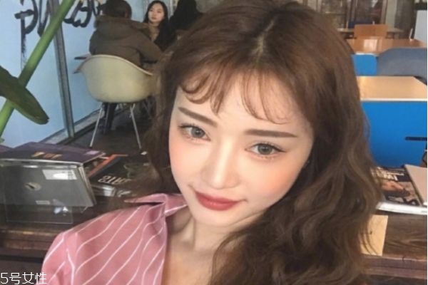 長卷發(fā)發(fā)型有哪些 2019年長發(fā)卷發(fā)發(fā)型 長卷發(fā)發(fā)型有哪些 2019年長發(fā)卷發(fā)發(fā)型