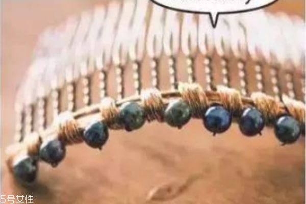 長(zhǎng)卷發(fā)怎么編發(fā)好看 長(zhǎng)卷發(fā)扎發(fā)教程 長(zhǎng)卷發(fā)怎么編發(fā)好看 長(zhǎng)卷發(fā)扎發(fā)教程