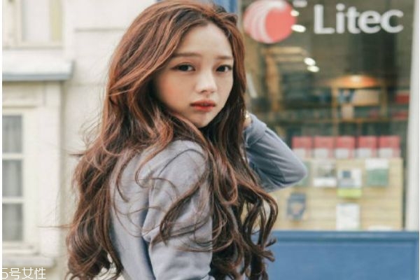 2019長卷發(fā)發(fā)色 女神必備長卷發(fā)發(fā)型 2019長卷發(fā)發(fā)色 女神必備長卷發(fā)發(fā)型