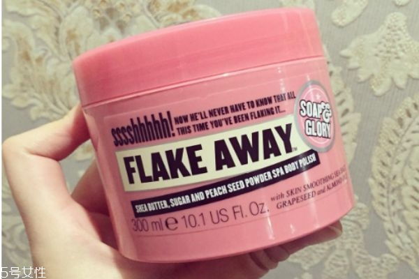 身體磨砂膏可以洗臉嗎 身體磨砂膏的作用 身體磨砂膏可以洗臉嗎 身體磨砂膏的作用