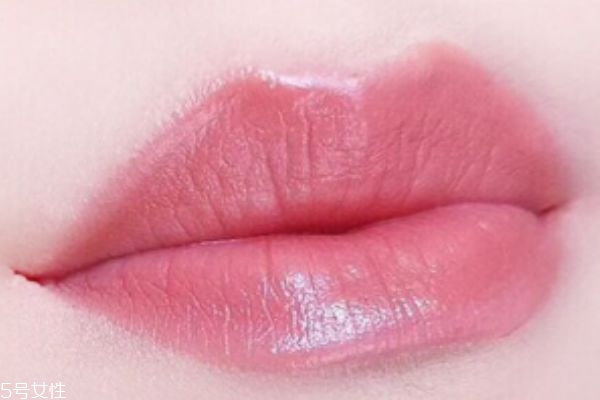 蜜絲佛陀魅惑潤澤修護唇膏哪個顏色好看 蜜絲佛陀魅惑潤澤修護唇膏哪個顏色好看