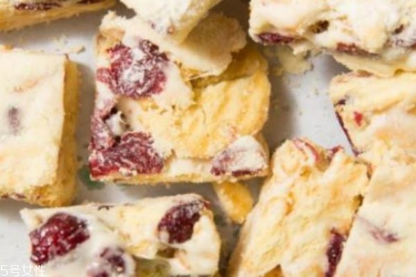 雪花酥用什么餅干 教你如何制作網(wǎng)紅雪花酥 雪花酥用什么餅干 教你如何制作網(wǎng)紅雪花酥