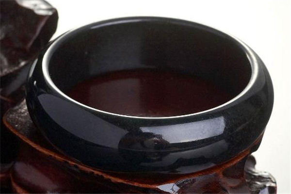 墨玉手鐲真假鑒別 認(rèn)清這幾點 墨玉手鐲真假鑒別 認(rèn)清這幾點