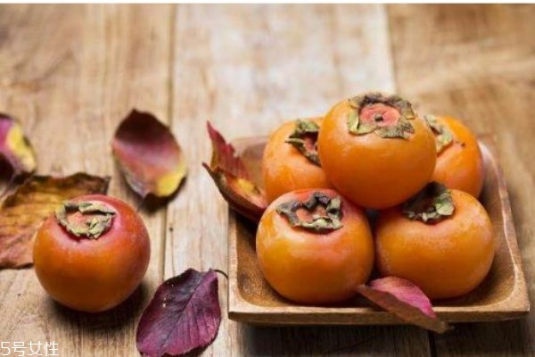 如何辨別柿子是否成熟 柿子和香蕉不能同吃 如何辨別柿子是否成熟 柿子和香蕉不能同吃