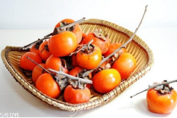 喝羊湯能吃柿子嗎 吃完柿子千萬別碰這些食物 喝羊湯能吃柿子嗎 吃完柿子千萬別碰這些食物