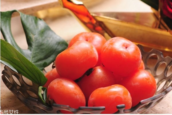 如何辨別柿子是否成熟 柿子和香蕉不能同吃 如何辨別柿子是否成熟 柿子和香蕉不能同吃