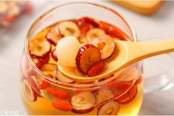 冬天泡什么喝好 冬天咳嗽泡什么水喝 冬天泡什么喝好 冬天咳嗽泡什么水喝