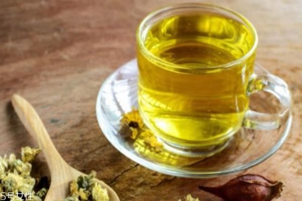 冬天用什么泡水喝可以排濕氣 冬天喝水的好處 冬天用什么泡水喝可以排濕氣 冬天喝水的好處