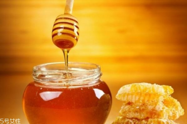 冬天用什么泡水喝可以排濕氣 冬天喝水的好處 冬天用什么泡水喝可以排濕氣 冬天喝水的好處