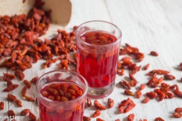 冬天用什么泡水喝可以排濕氣 冬天喝水的好處 冬天用什么泡水喝可以排濕氣 冬天喝水的好處