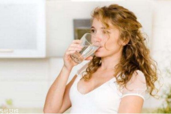 孕婦不愛(ài)喝水怎么辦 孕婦不愛(ài)喝水的后果