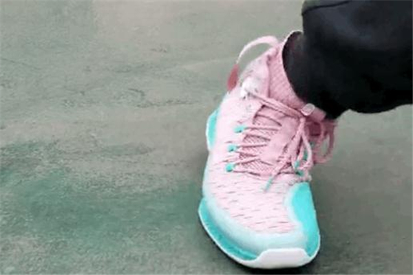 安踏ufo2代異形實(shí)戰(zhàn)測(cè)評(píng) 國(guó)產(chǎn)球鞋良心之作 安踏ufo2代異形實(shí)戰(zhàn)測(cè)評(píng) 國(guó)產(chǎn)球鞋良心之作