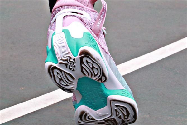 安踏ufo2代異形實(shí)戰(zhàn)測(cè)評(píng) 國(guó)產(chǎn)球鞋良心之作 安踏ufo2代異形實(shí)戰(zhàn)測(cè)評(píng) 國(guó)產(chǎn)球鞋良心之作