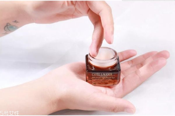 雅詩(shī)蘭黛抗藍(lán)光眼霜適合什么人 雅詩(shī)蘭黛小棕瓶抗藍(lán)光 雅詩(shī)蘭黛抗藍(lán)光眼霜適合什么人 雅詩(shī)蘭黛小棕瓶抗藍(lán)光