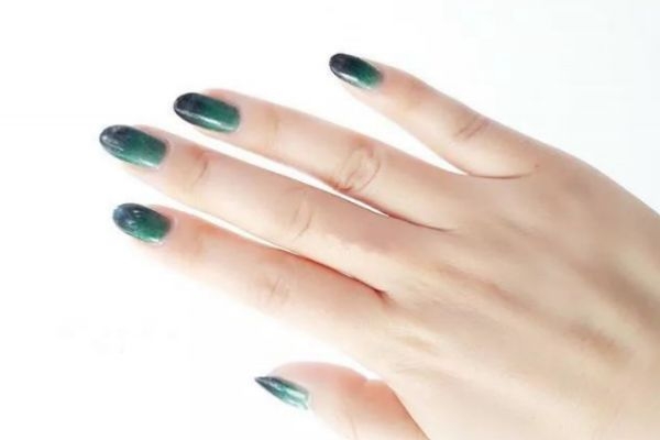 雙色漸變美甲的做法 雙色漸變美甲圖片大全 雙色漸變美甲的做法 雙色漸變美甲圖片大全