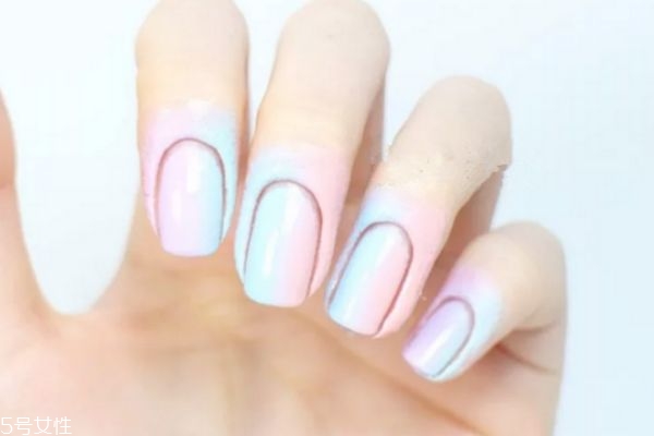 雙色漸變美甲的做法 雙色漸變美甲圖片大全 雙色漸變美甲的做法 雙色漸變美甲圖片大全