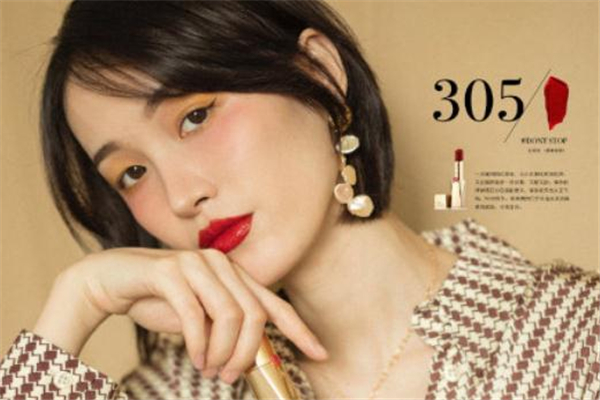 雅詩蘭黛金管305口紅試色 大熱紅梨色口紅 雅詩蘭黛金管305口紅試色 大熱紅梨色口紅