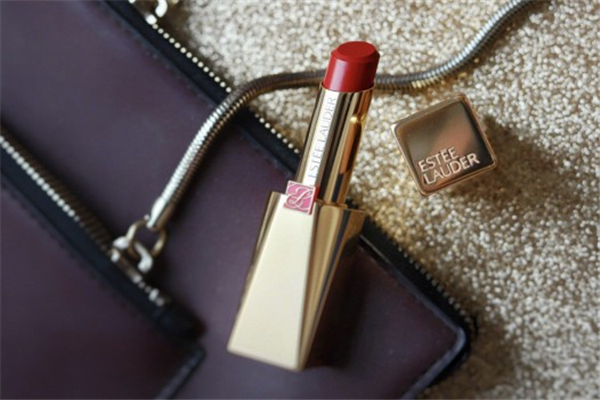 雅詩蘭黛金管305口紅試色 大熱紅梨色口紅 雅詩蘭黛金管305口紅試色 大熱紅梨色口紅