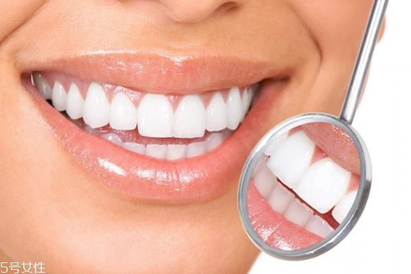 刷牙前要不要先漱口 漱口水是刷牙前用還是刷牙后用 刷牙前要不要先漱口 漱口水是刷牙前用還是刷牙后用