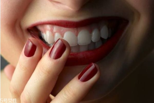 牙黃變白最實用的方法 低成本牙齒美白小妙招 牙黃變白最實用的方法 低成本牙齒美白小妙招