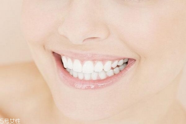 漱口水的作用與效果 使用漱口水的小貼士 漱口水的作用與效果 使用漱口水的小貼士
