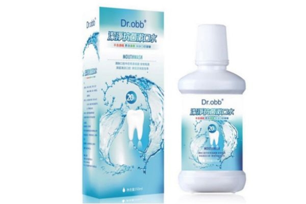 漱口水的作用與效果 使用漱口水的小貼士 漱口水的作用與效果 使用漱口水的小貼士