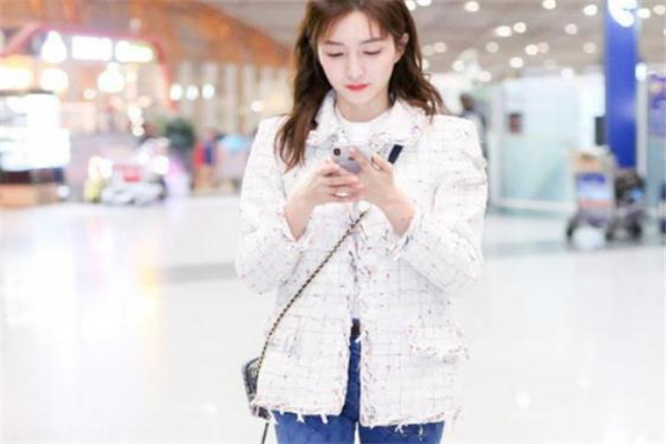 小香風(fēng)外套適合多大年齡 優(yōu)雅美麗的象征 小香風(fēng)外套適合多大年齡 優(yōu)雅美麗的象征