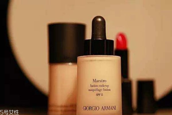 粉底和素顏霜先用哪個(gè) 素顏霜粉底液使用步驟 粉底和素顏霜先用哪個(gè) 素顏霜粉底液使用步驟