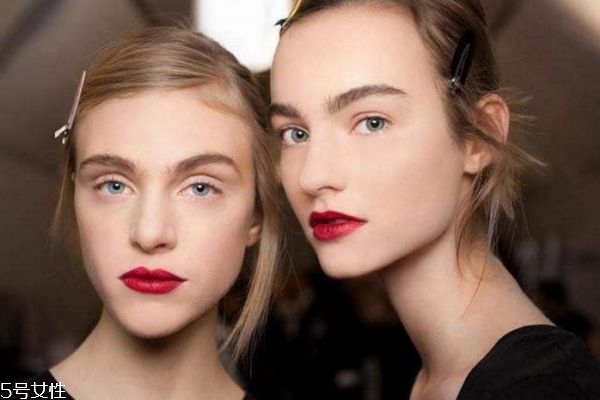 特殊化妝技巧有哪些 化妝實(shí)用小技巧 特殊化妝技巧有哪些 化妝實(shí)用小技巧