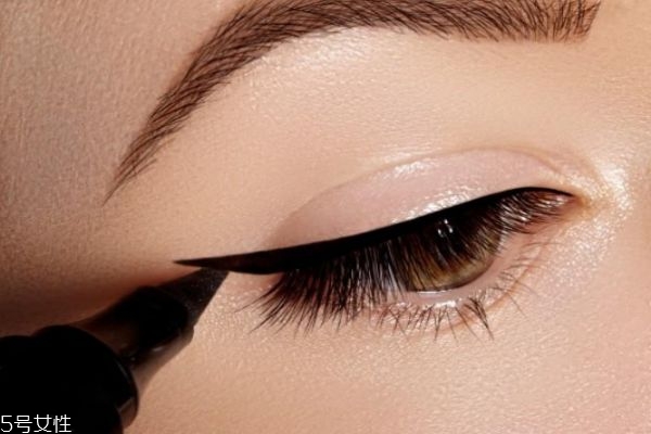 初學(xué)者自己怎么畫眼線 超簡(jiǎn)單眼線畫法 初學(xué)者自己怎么畫眼線 超簡(jiǎn)單眼線畫法