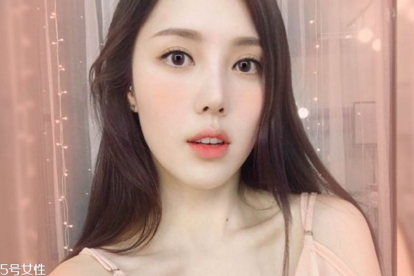 特殊化妝技巧有哪些 化妝實(shí)用小技巧 特殊化妝技巧有哪些 化妝實(shí)用小技巧