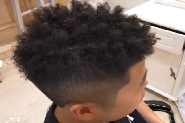 黑人燙是怎么搞出來的 類似臟辮的燙發(fā) 黑人燙是怎么搞出來的 類似臟辮的燙發(fā)