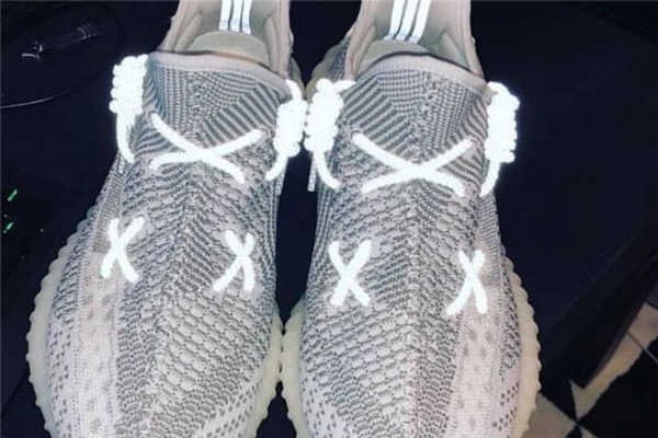 yeezy350 kaws鞋帶怎么綁 椰子kaws鞋帶綁法教程 yeezy350 kaws鞋帶怎么綁 椰子kaws鞋帶綁法教程