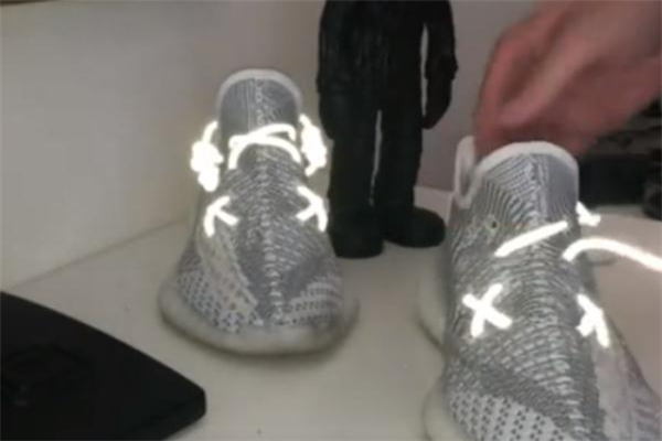 yeezy350 kaws鞋帶怎么綁 椰子kaws鞋帶綁法教程 yeezy350 kaws鞋帶怎么綁 椰子kaws鞋帶綁法教程